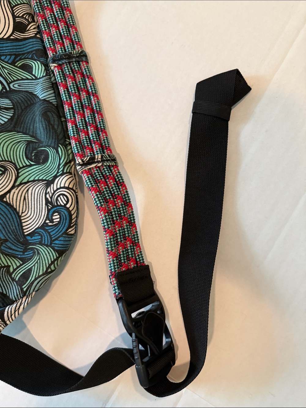 Kavu Blue, Teal & Cream Ocean  Wave Rope Sling Bag - Picture 12 of 12
